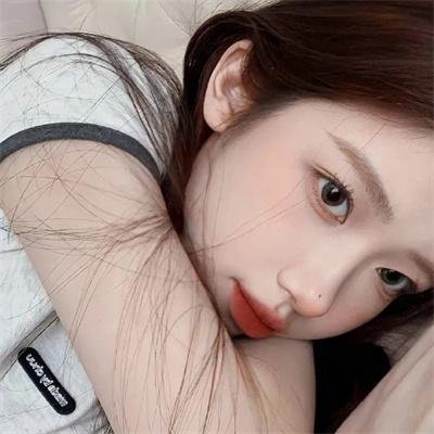 黑瓜吃料网入口 - 某男演员深夜出入女网红住所，被拍全程